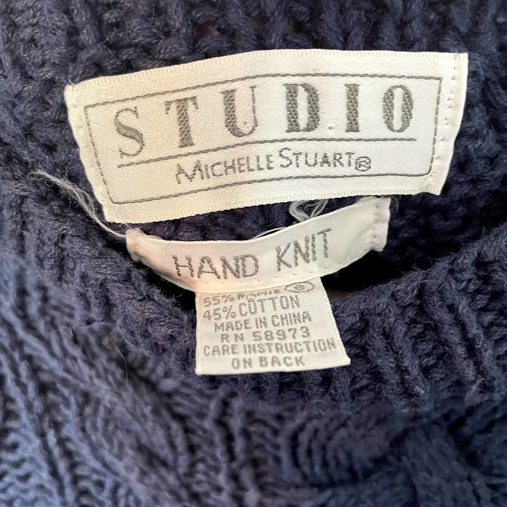 Vintage Hand Knit Cable Knit Floral Sweater in Navy Size Small - Picture 9 of 13